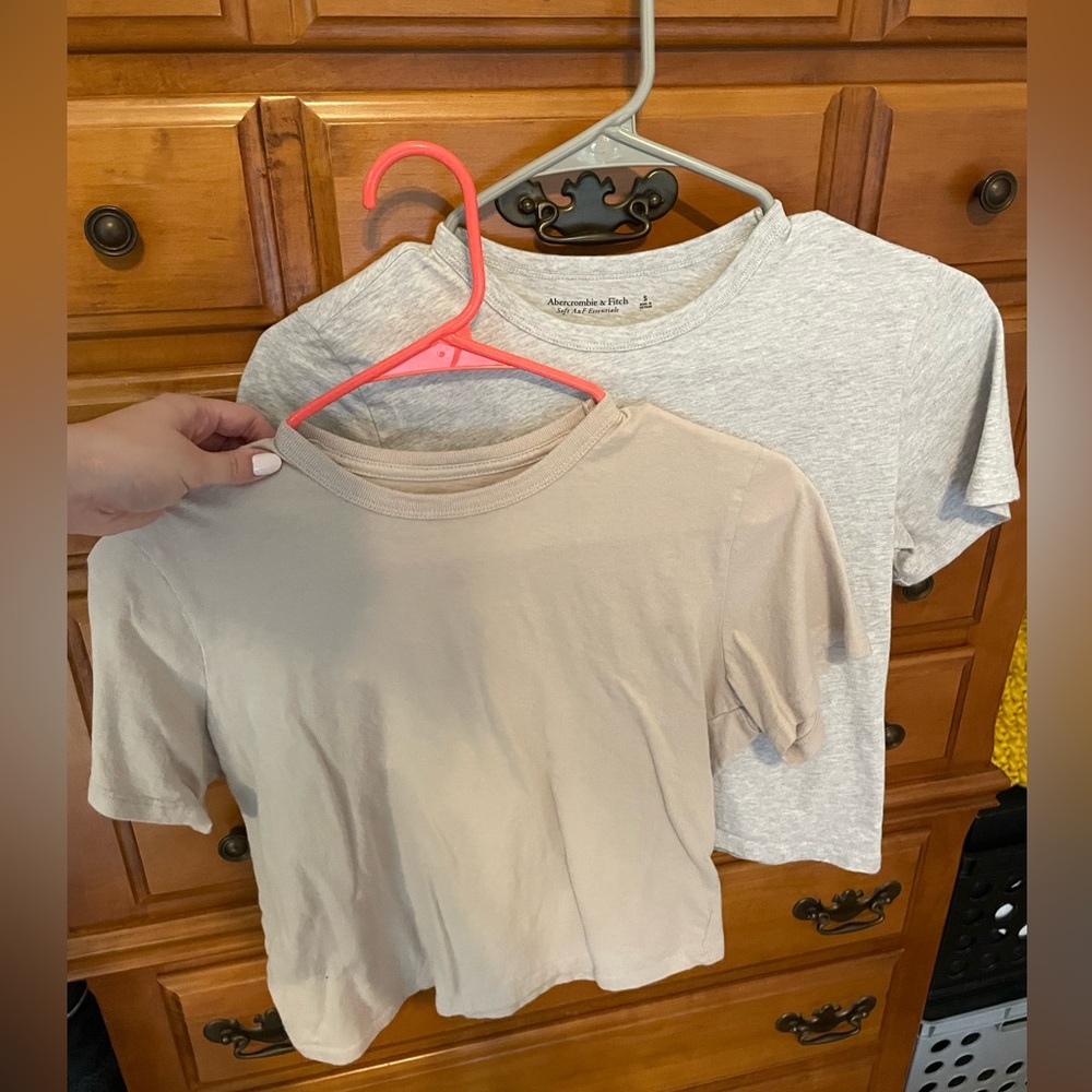 2 Soft A&F Essentials cropped tees